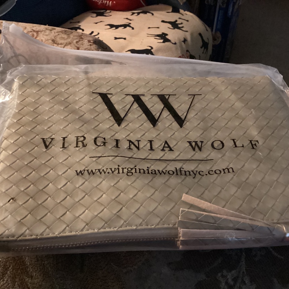 Virginia Wolf clutch